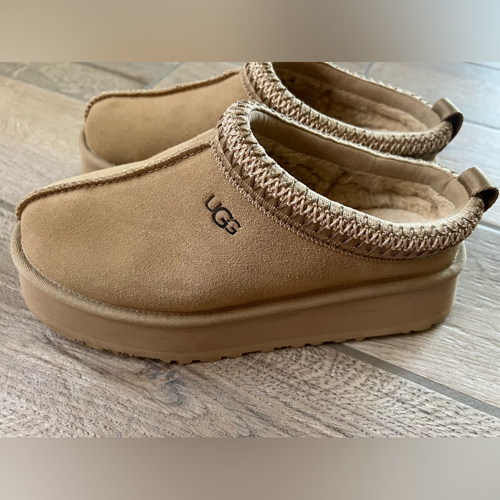 UGG Women's Tan Suede Slippers Tazz Platform Size 8